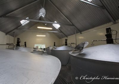 The BenRiach Distillery. Les Mash Tun et cuves de fermentation